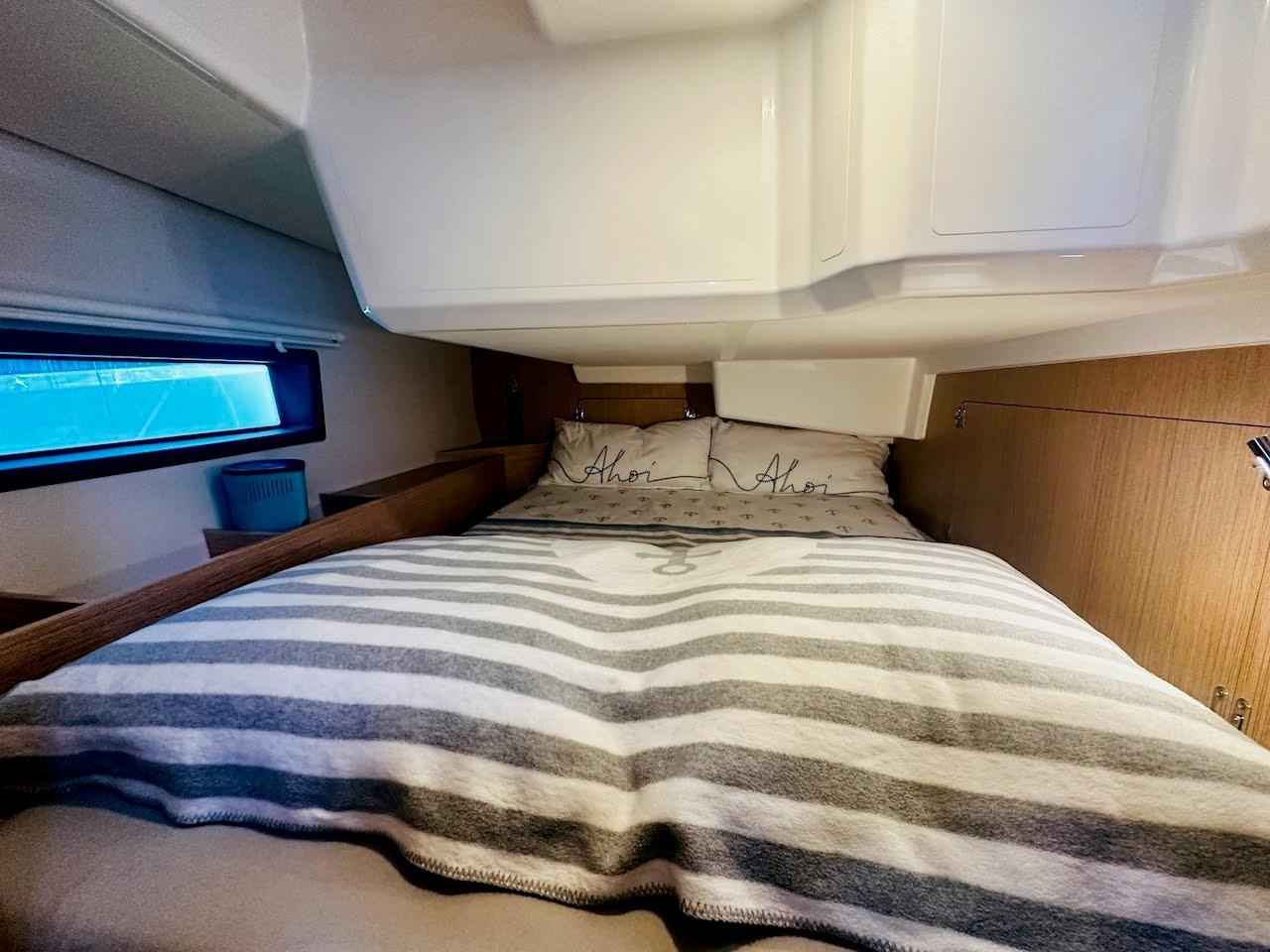 bunkroom
guest aft starboard
